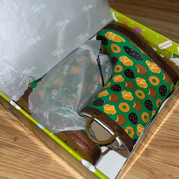 Girl Scout boots - Picture 3 of 7